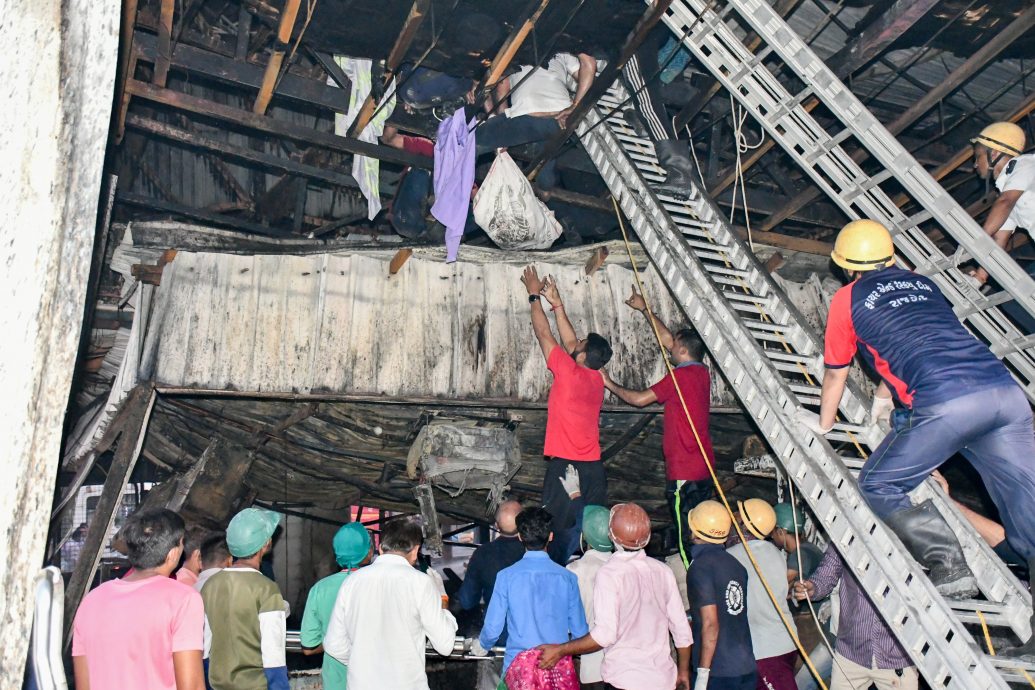 印度游乐场大火酿27死 多数为儿童