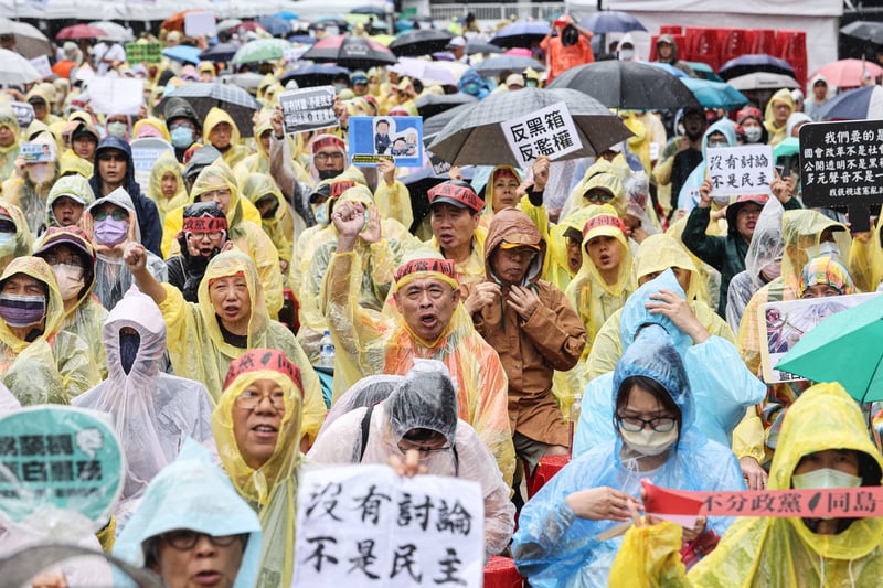  台湾立法院改革法案续审朝野再吵翻天 蓝白力拼周二三读通过