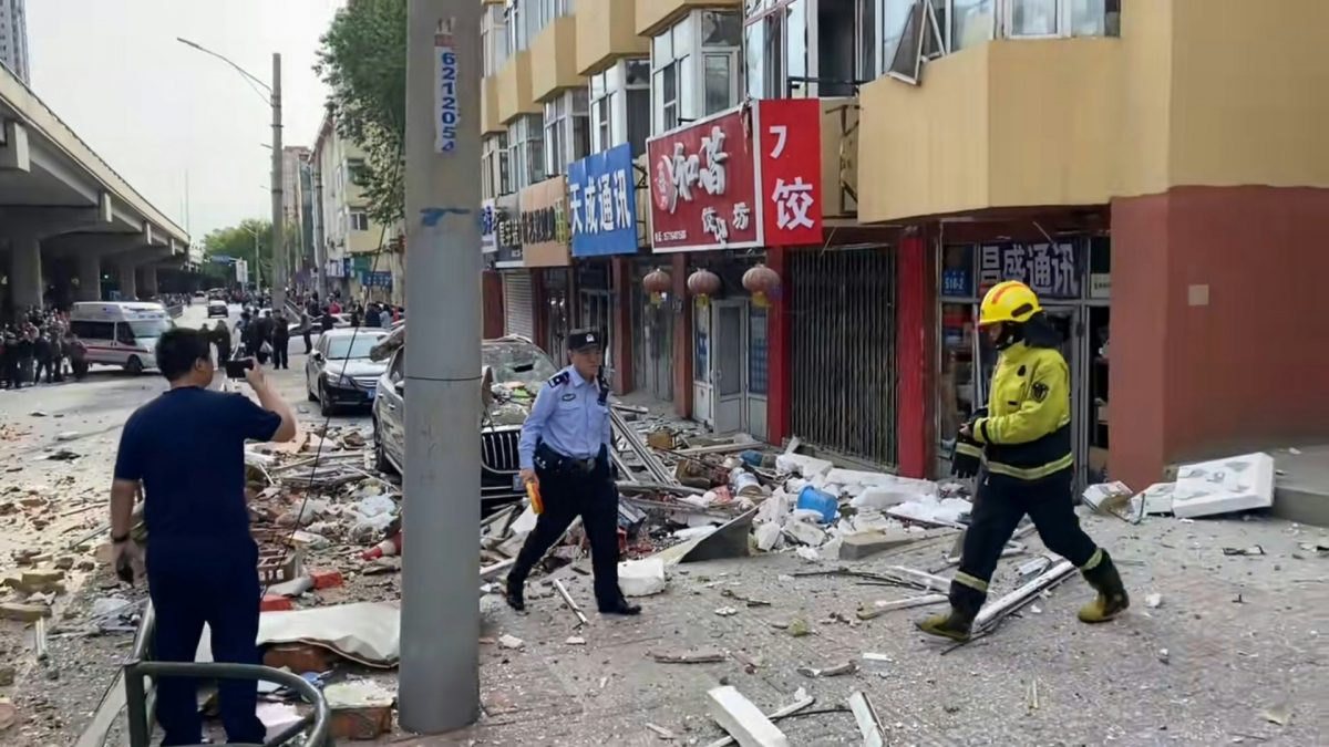 哈尔滨住宅气炸多个单位被毁 传有人飞落街