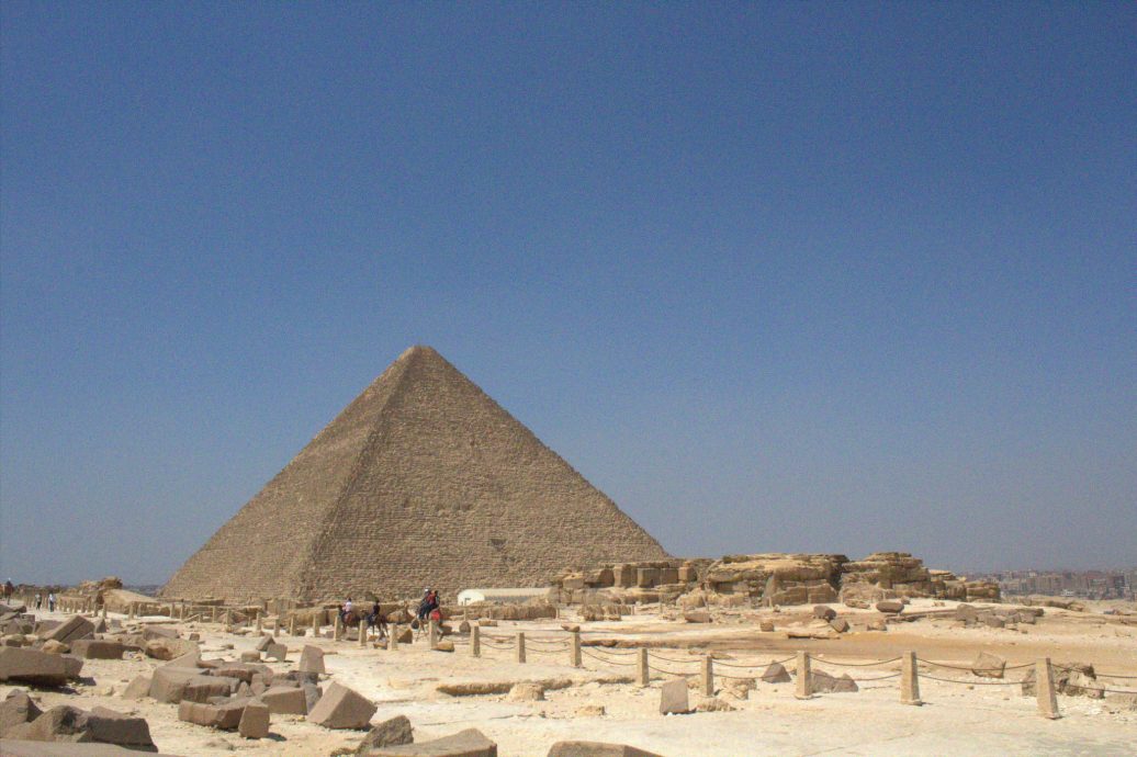 埃及考古新发现！金字塔旁地底下藏“神秘入口”