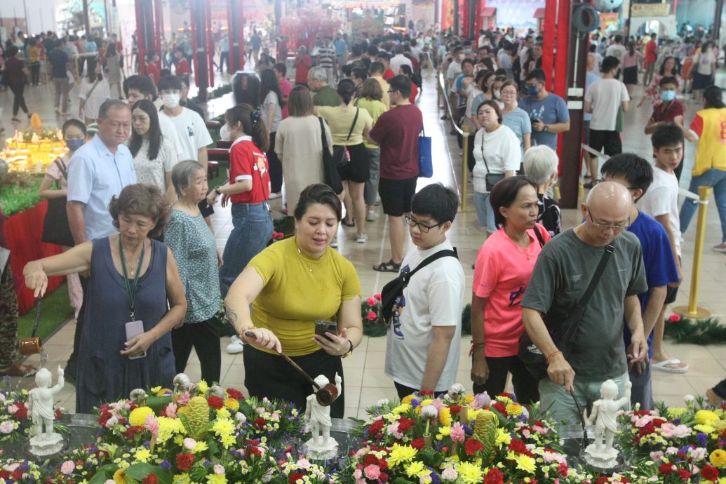 大都会-修成林佛教寺院办欢庆卫塞节活动