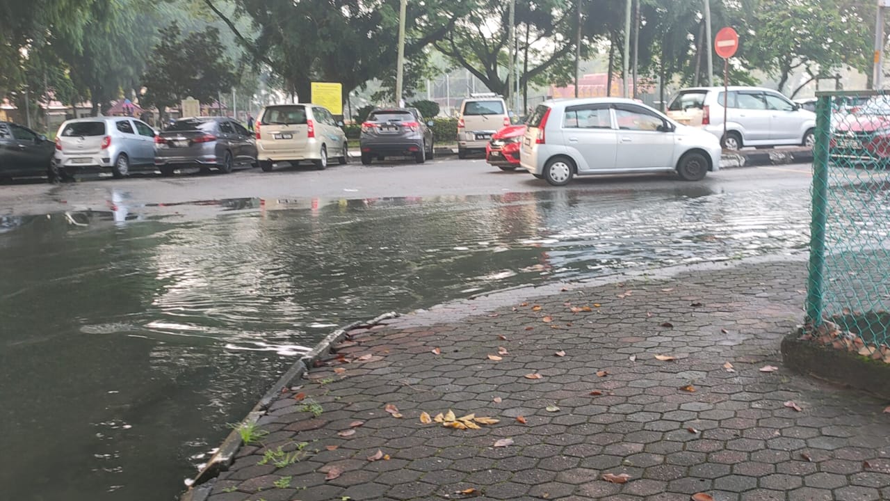 大都会今下/巴生体育馆水沟阻塞近一个月