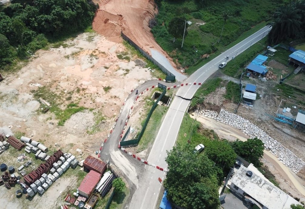 大都会／断桥位置搭建临时铁桥解决通车，重建小桥需耗时2年／7图