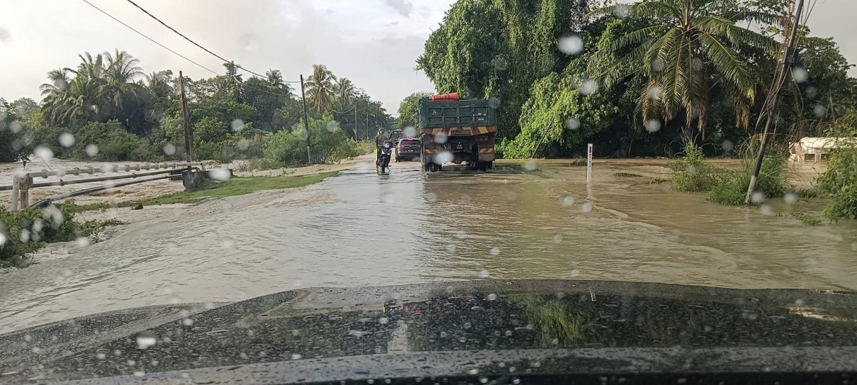 大雨水淹金宝 督亚冷 西湖 督亚冷路变水池