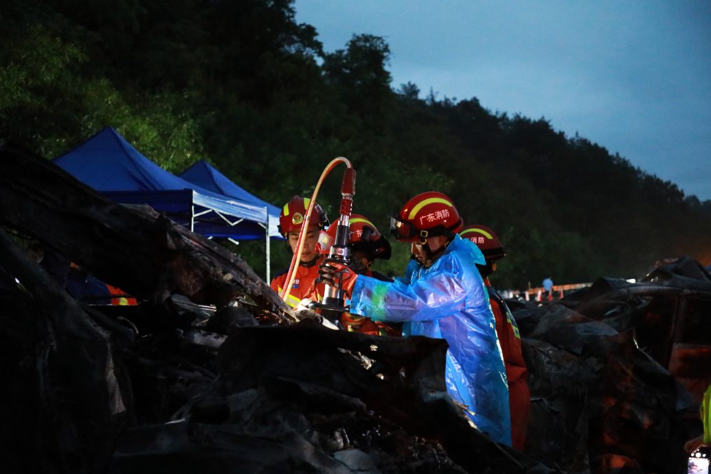  頭)中國高速公路塌陷罹難人數增至48人　 司機夫婦攔路救了100多人