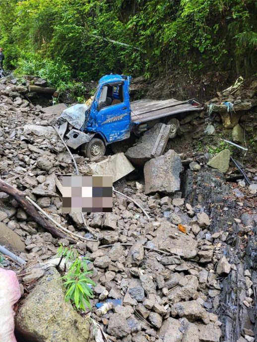 小貨車駛過奪命坑洞墜深谷 司機頸椎斷當場慘死