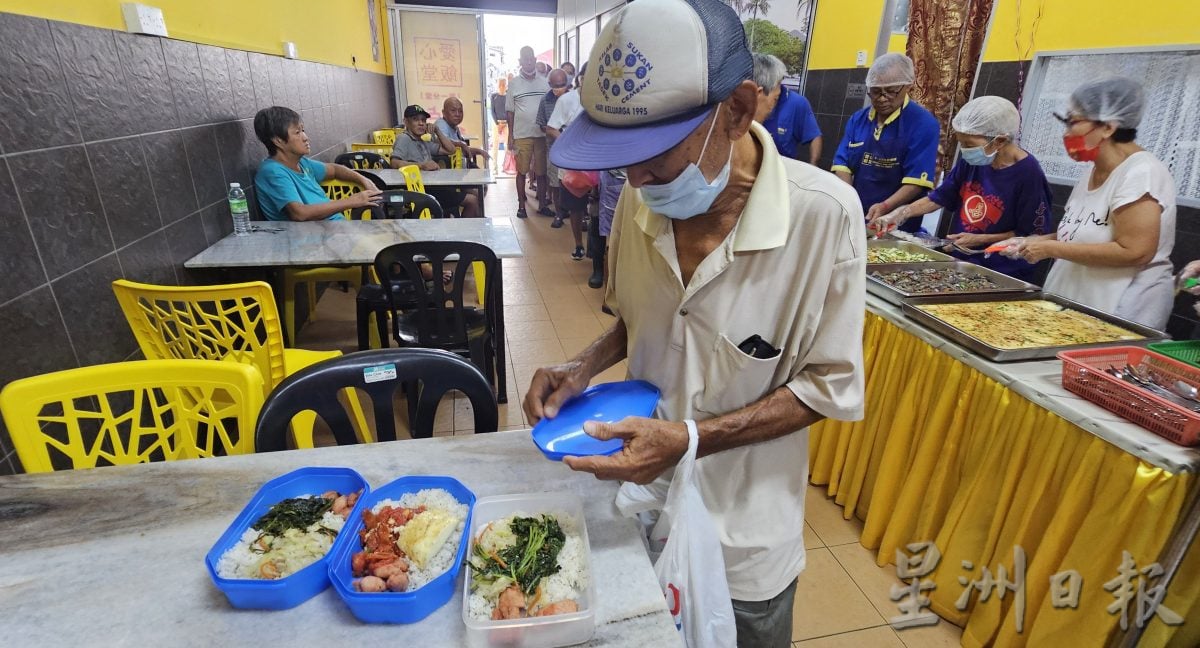 巴占舍食堂短短2星期 每天助逾350名弱势人士