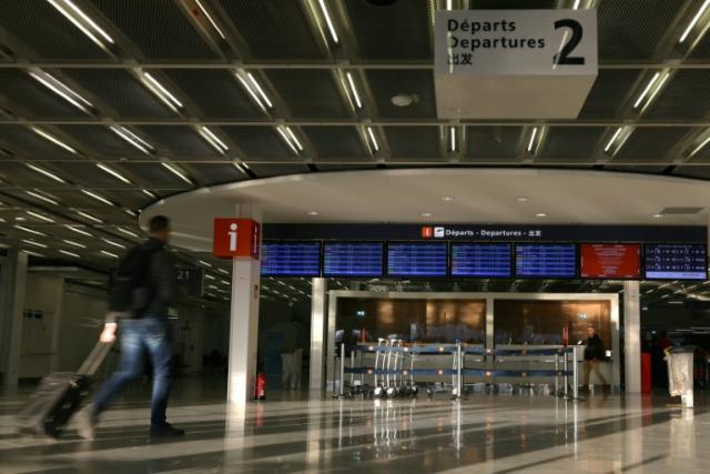 巴黎奥利机场的黑色周末 70%航班被迫取消