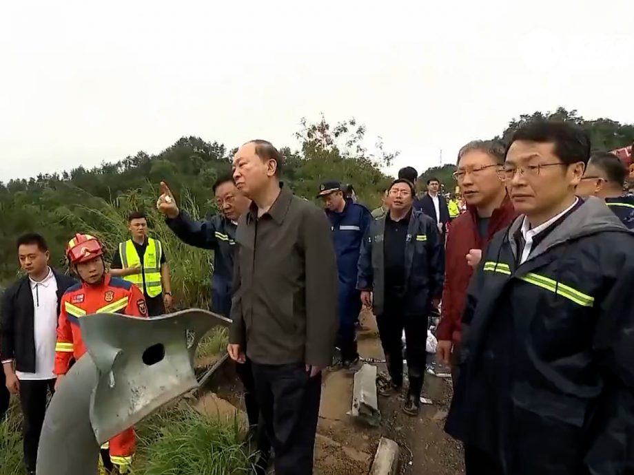 广东多地再迎疾风暴雨 地质灾害风险高