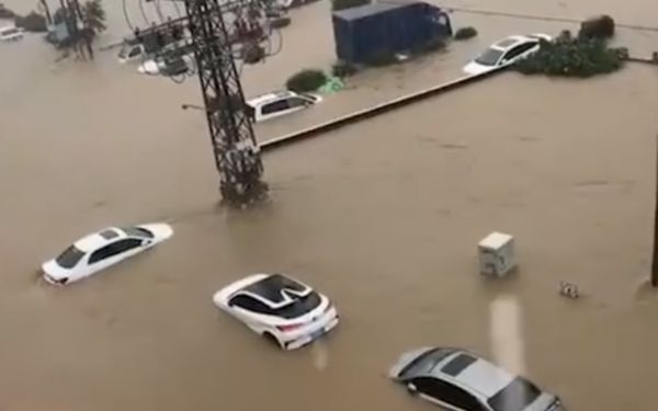 广东多地再迎疾风暴雨 地质灾害风险高