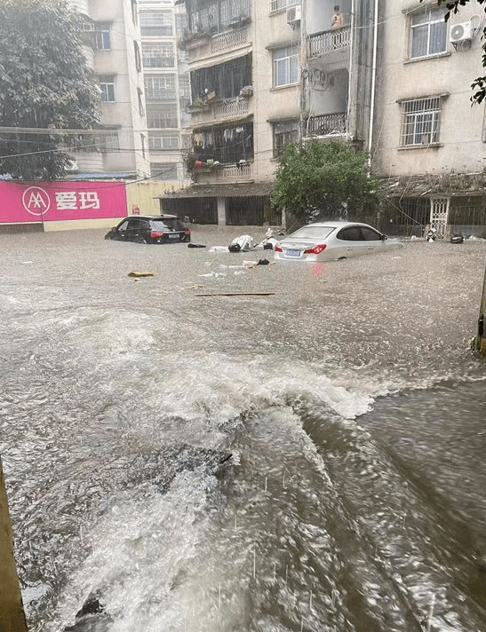 广西钦州红色暴雨｜最高雨量达340毫米多处水浸 学校停课