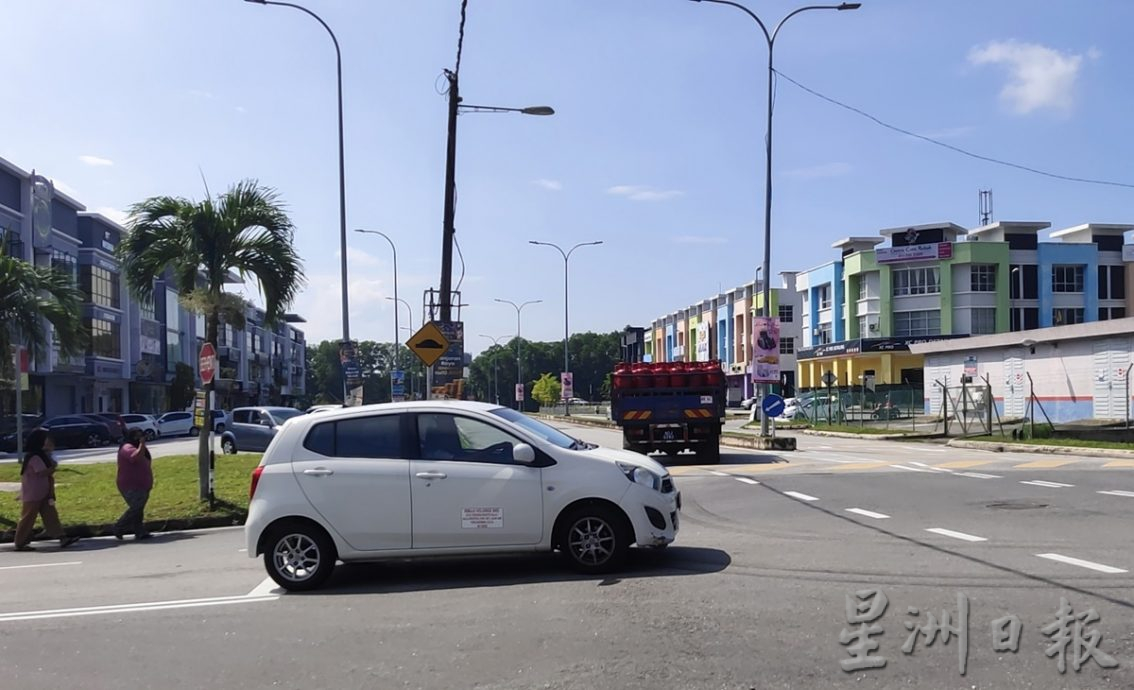 抄捷徑逆行 甲巴央商區道路現亂象