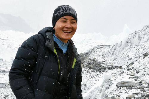 拚图)以14小时31分钟登珠峰 尼泊尔登山者拉玛刷新纪录