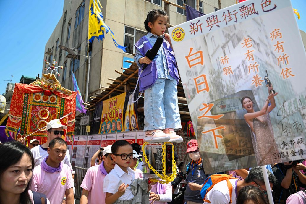 拚盘)“香港长洲太平清醮”民俗活动热闹非凡