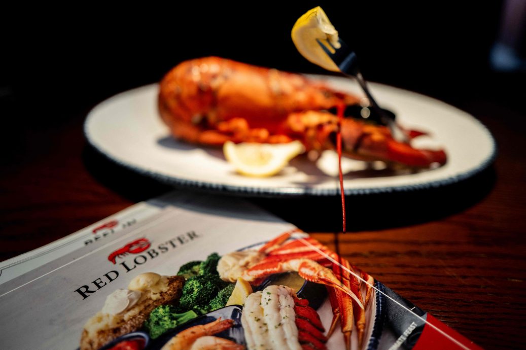 推“吃到飽”活動 去年虧3.5億  連鎖海鮮餐廳“紅龍蝦”聲請破產