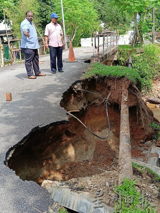 河水冲击日蒙河堤坍塌 殃及道路居民吁抢修