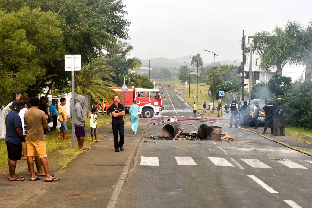 法属新喀里多尼亚爆反宪改暴动 首都宵禁、机场关闭