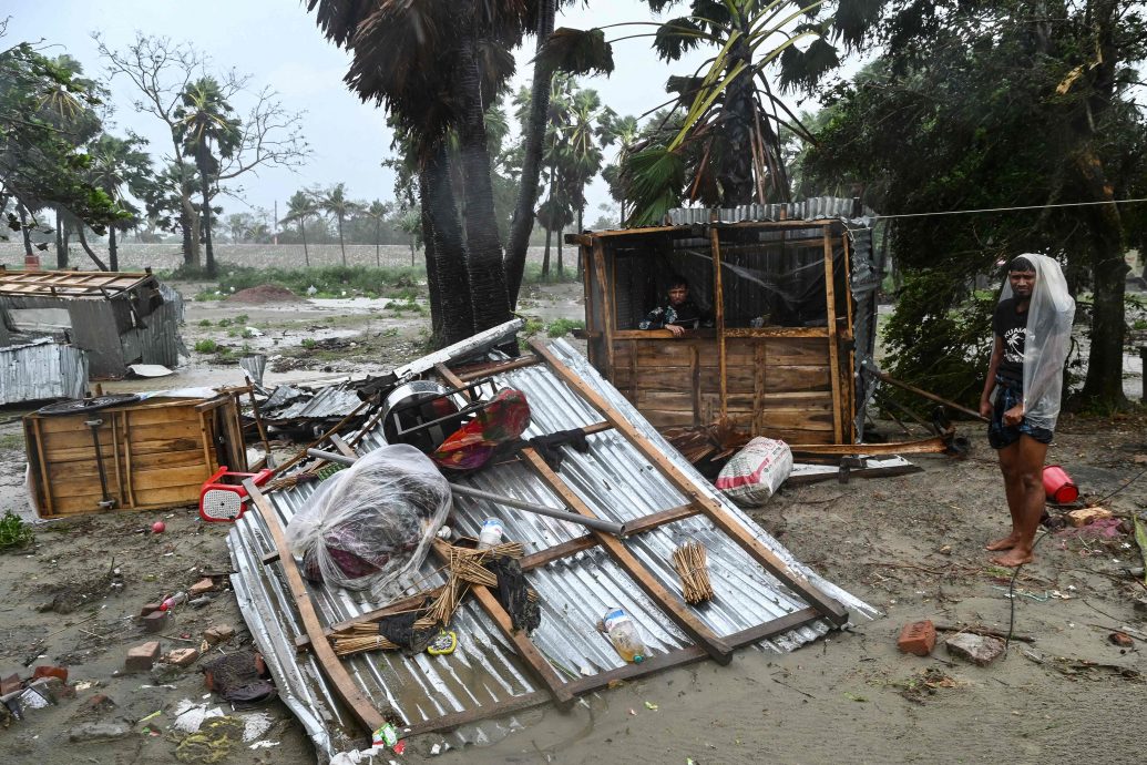 热带风暴袭孟加拉10死 3万所房屋被毁