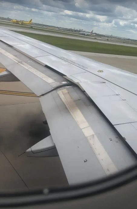 美聯航客機引擎起火 中止起飛無人受傷
