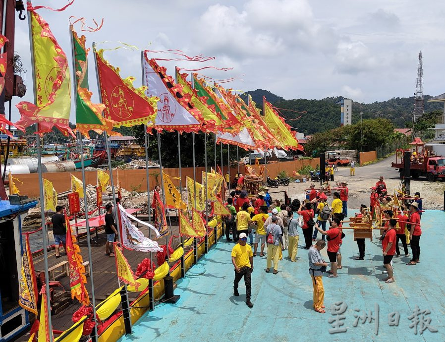 邦咯海南会馆天后宫庆妈祖诞 上百船参与海巡活动