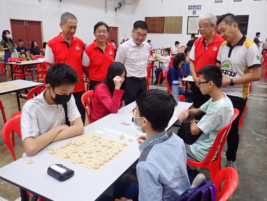 郑国霖：锻炼逻辑思维  下棋告诫不可“行差踏错”