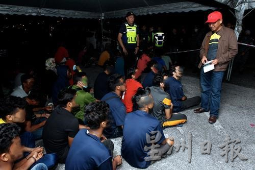 霹移民局展取締行動 捕23非法外籍男女