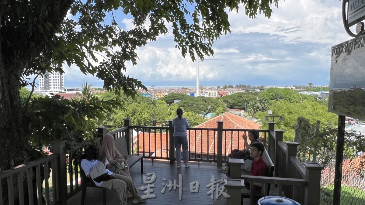 （古城第七版主文）圣保罗山腰设游客观景台·休息打卡眺望美景