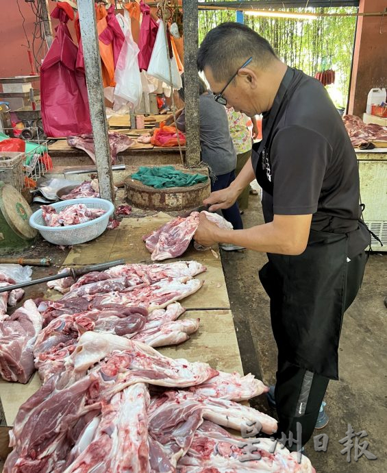 （古城第三版主文）买材料裹粽 长辈居多·努力传承端午习俗