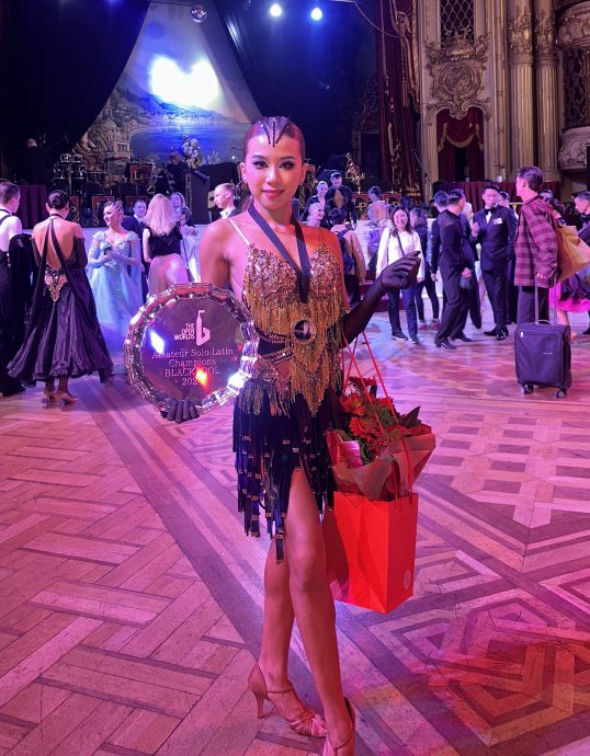 （可头）大都会：来自巴生的魏妤静，夺得黑池舞蹈节“2024年的世界公开舞蹈锦标赛”冠军