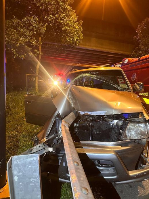 （已簽發）柔：地不佬商業區致命車禍 男子夾斃車內