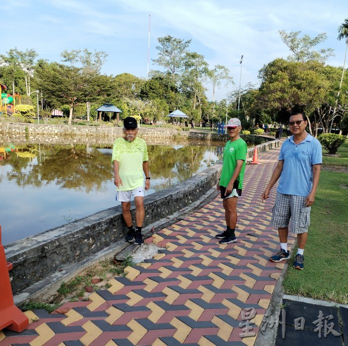 （已签发）柔：***封面***民生特工队：峇莲花湖公园走道设施受损，晨运客怨声四起