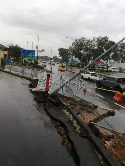 （已签发）柔：銮周三市集土墙崩塌 所幸未波及路过车辆