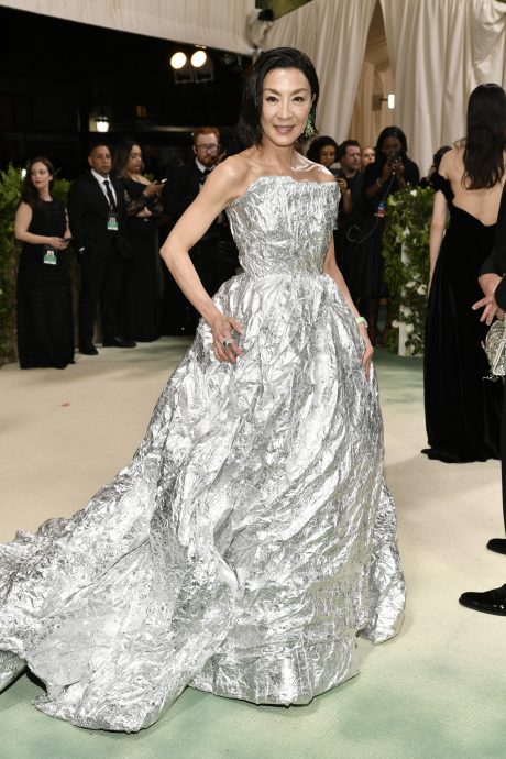  Met Gala|杨紫琼被亏“行走的锡箔纸” 女王风采