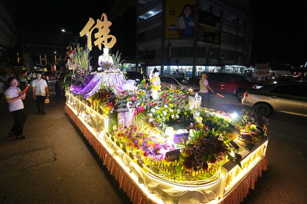 NS芙蓉/衛塞節花車遊行盛況空前 上千信眾法喜充滿