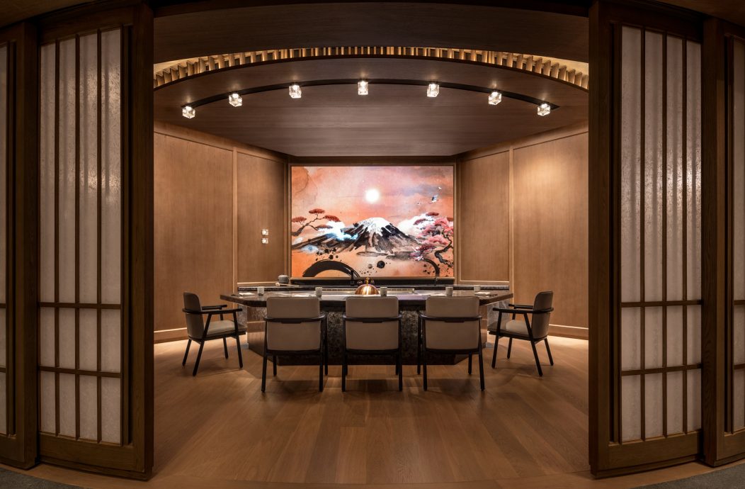 The newly unveiled Teppanyaki Shou on the second floor of Raffles at Galaxy Macau elevates teppanyaki cuisine to new heights, from its dining ambiance and management team to the presentation of premium ingredients and wines.