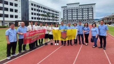建国5学生代表前往上海参加国际青少年互动友谊营