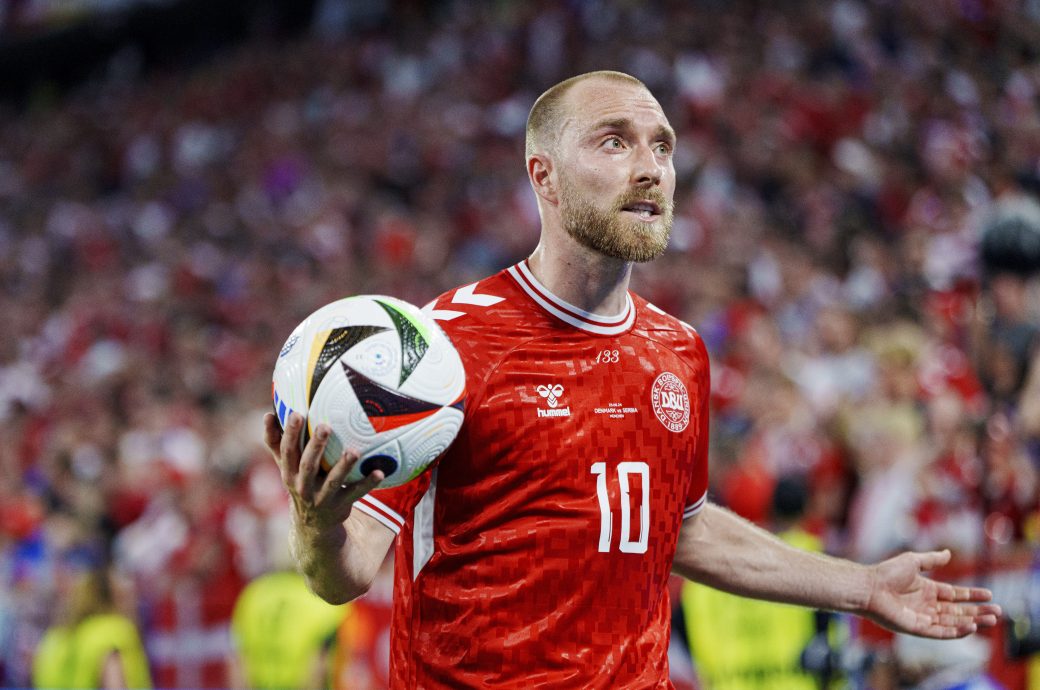 Bảng C Euro 2024 | Trợ lý HLV Lovenia “thua” nhận thẻ vàng Đan Mạch giành ngôi nhì bảng nhờ luật fair-play