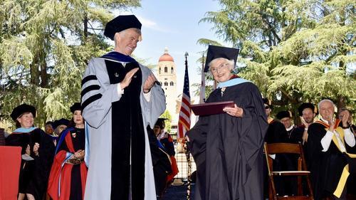 83年前因打仗中断学业 105岁婆婆圆梦获颁史斯坦福硕士