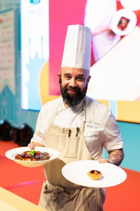Andre Ferreira Lai, Executive Chef of Andaz Kitchen at Andaz Macau, demonstrated the making of Grandma Rosa’s Portuguese Tart and Porco Balichão Pork with Tamarind and Shrimp Paste.
