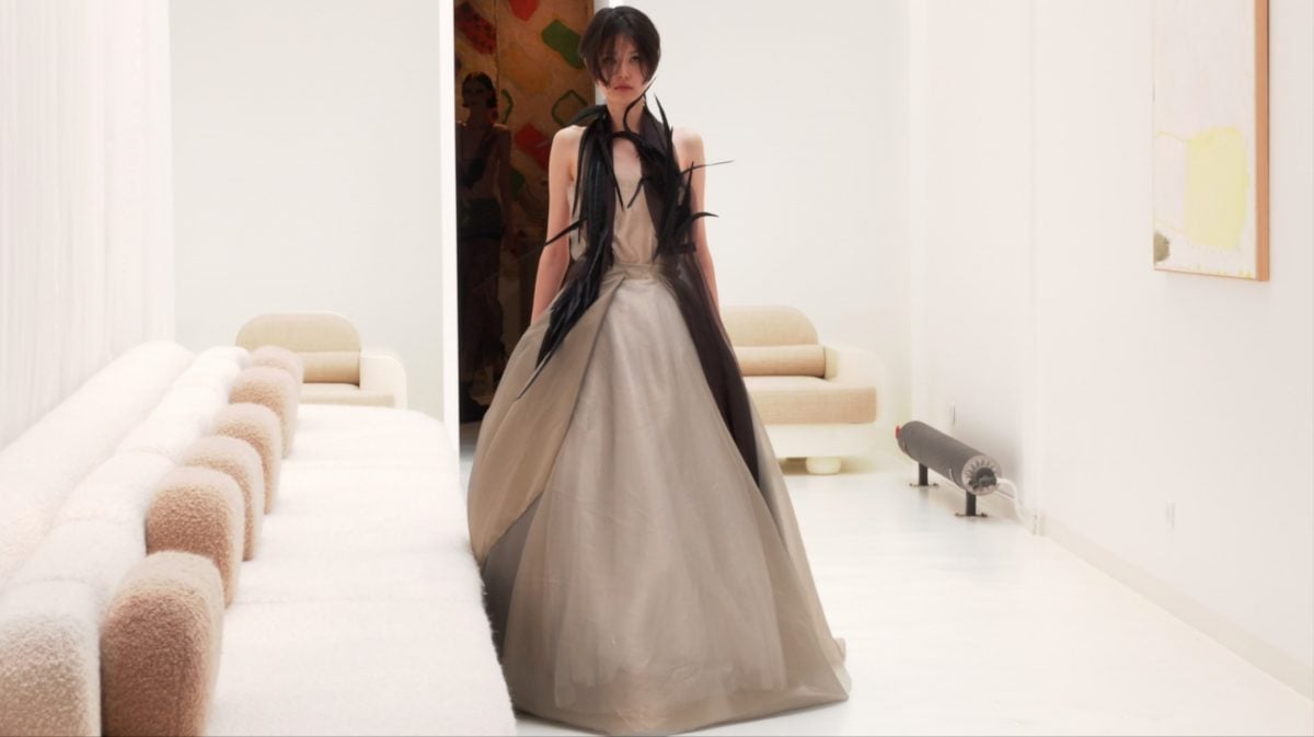 PolyU partners with the esteemed Paris fashion house AELIS for the Fall/Winter 2024/25 Couture Collection. Created by the legendary haute couture designer Sofia Crociani, the Collection introduces sustainable metal-coated textiles developed by PolyU.