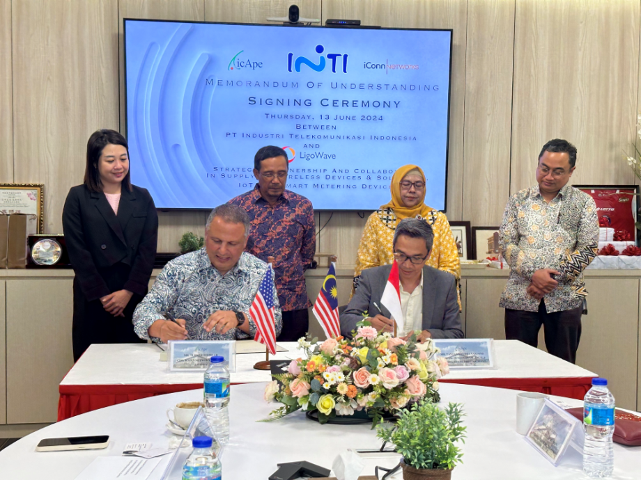 LigoWave and PT INTI, represented by Mr. Turker Hidirlar and Mr. Tantang Yudha Santoso, signed an MoU to advance Indonesia
