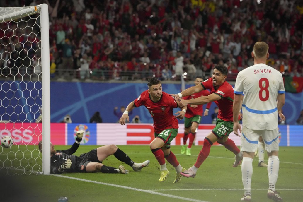 C罗第6次欧洲杯历史首人  葡土旗开得胜
