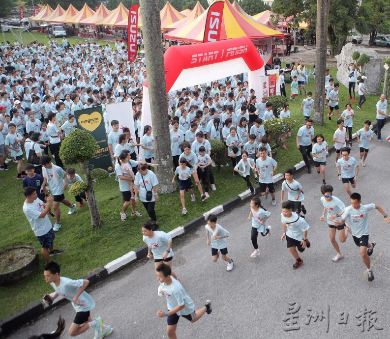 “星洲人欢乐行” 育才华中热烈引爆 男女老幼踊跃赴会