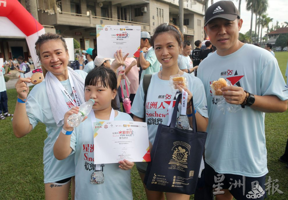 “星洲人歡樂行” 育才華中熱烈引爆 男女老幼踴躍赴會