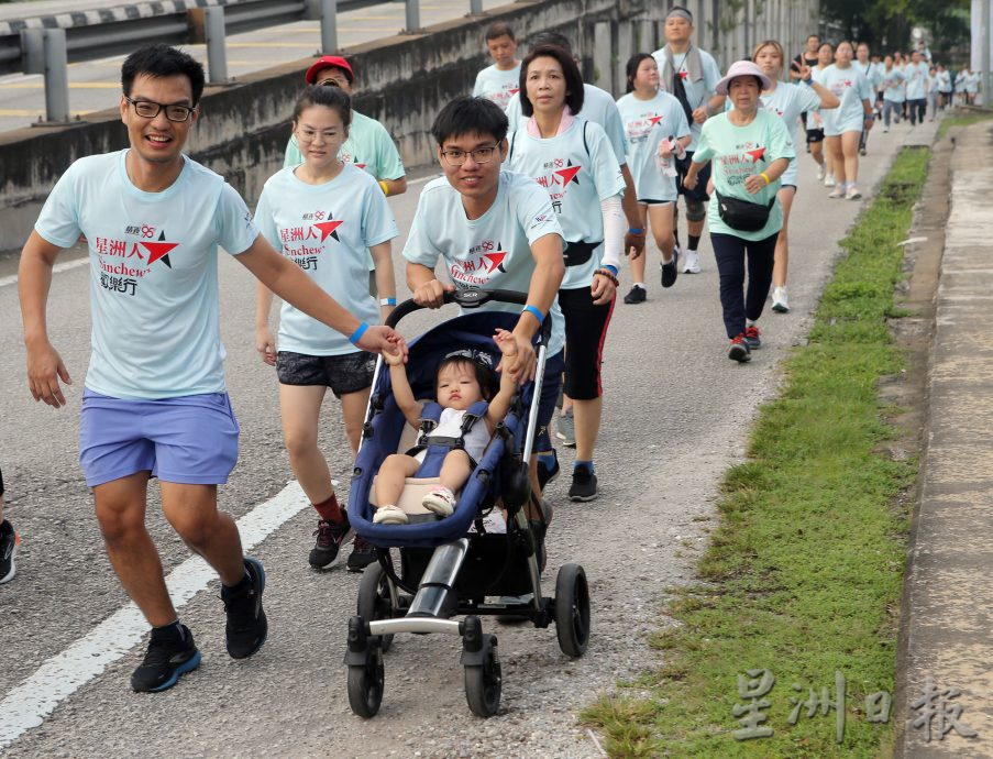 “星洲人歡樂行” 育才華中熱烈引爆 男女老幼踴躍赴會