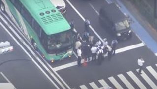 东京旅游巴士砍人！外籍男身中数刀