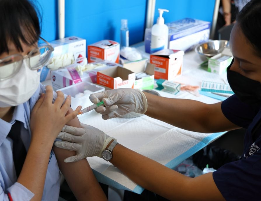 东封面：缺乏对骨痛热症疫苗的认识+昂贵令家长却步，望疫苗列入国家免疫计划让国人受惠。