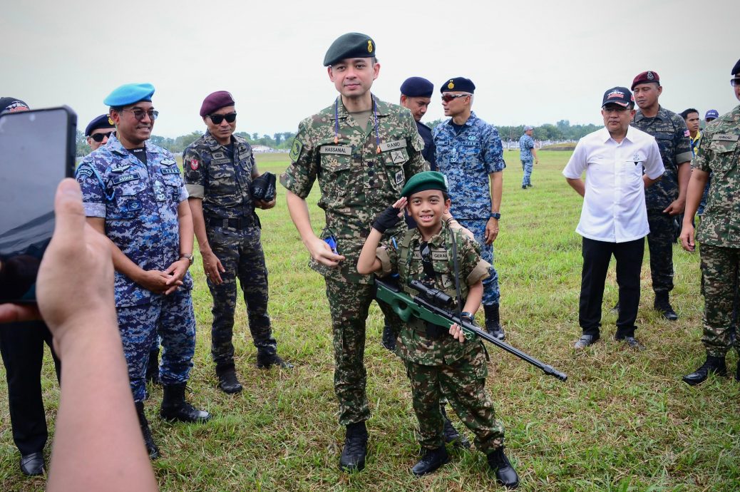 東：關丹空軍基地開放日，萬人空巷！