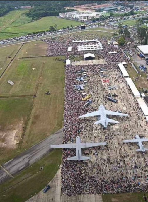 东：关丹空军基地开放日，万人空巷！