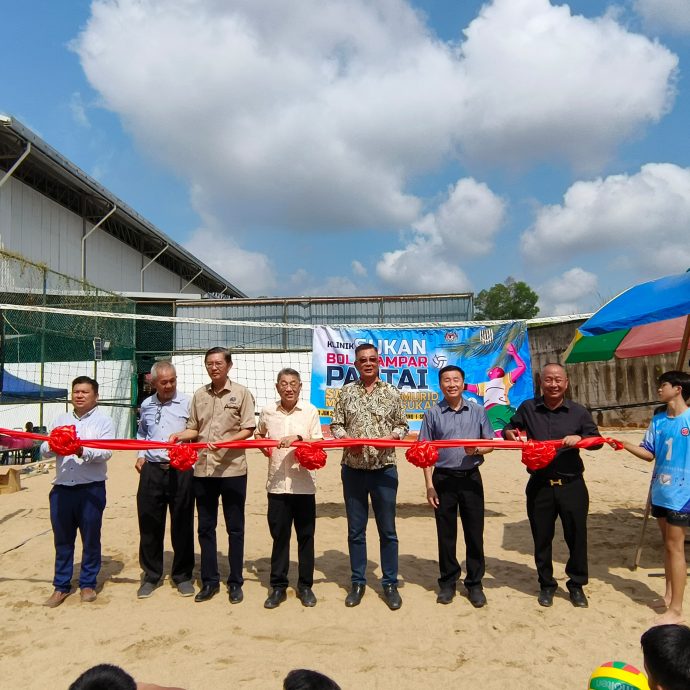 东：华联华中沙滩排球场启用 成全马首间设有沙滩排球场的学校